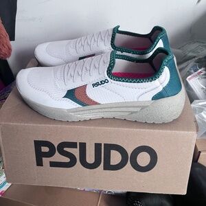 PSUDO Court Slip Ons